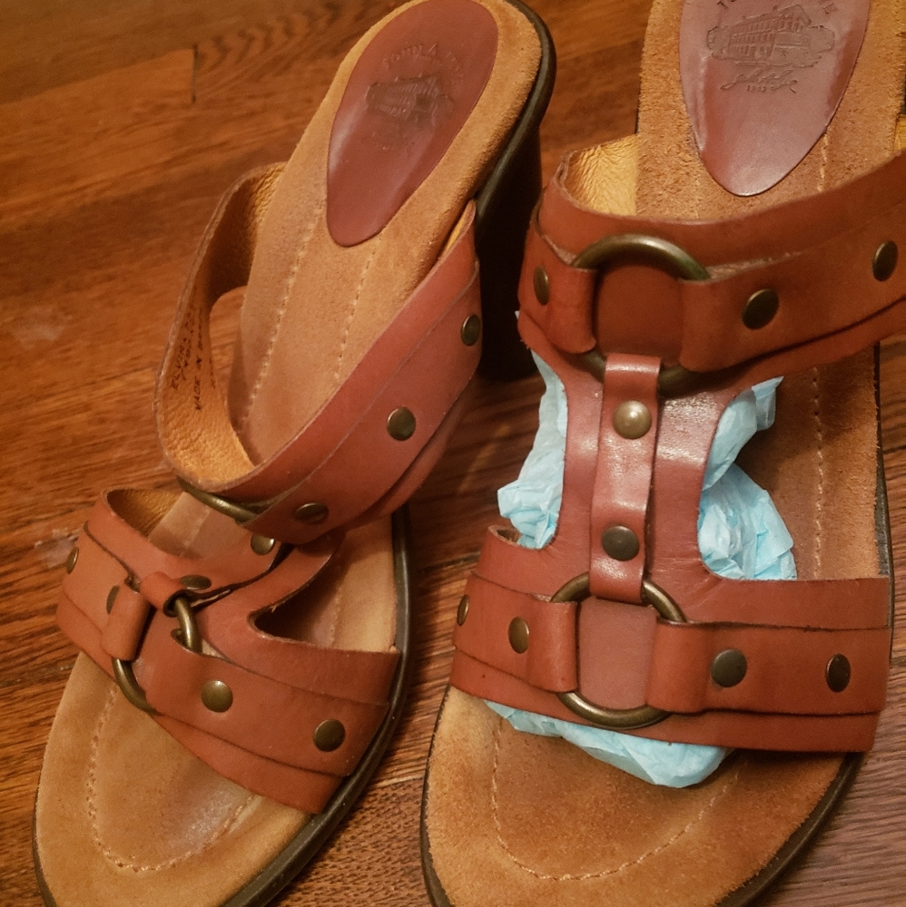 Frye Cognac Leather Ring-Detail Slide Sandals - Picture 3 of 4